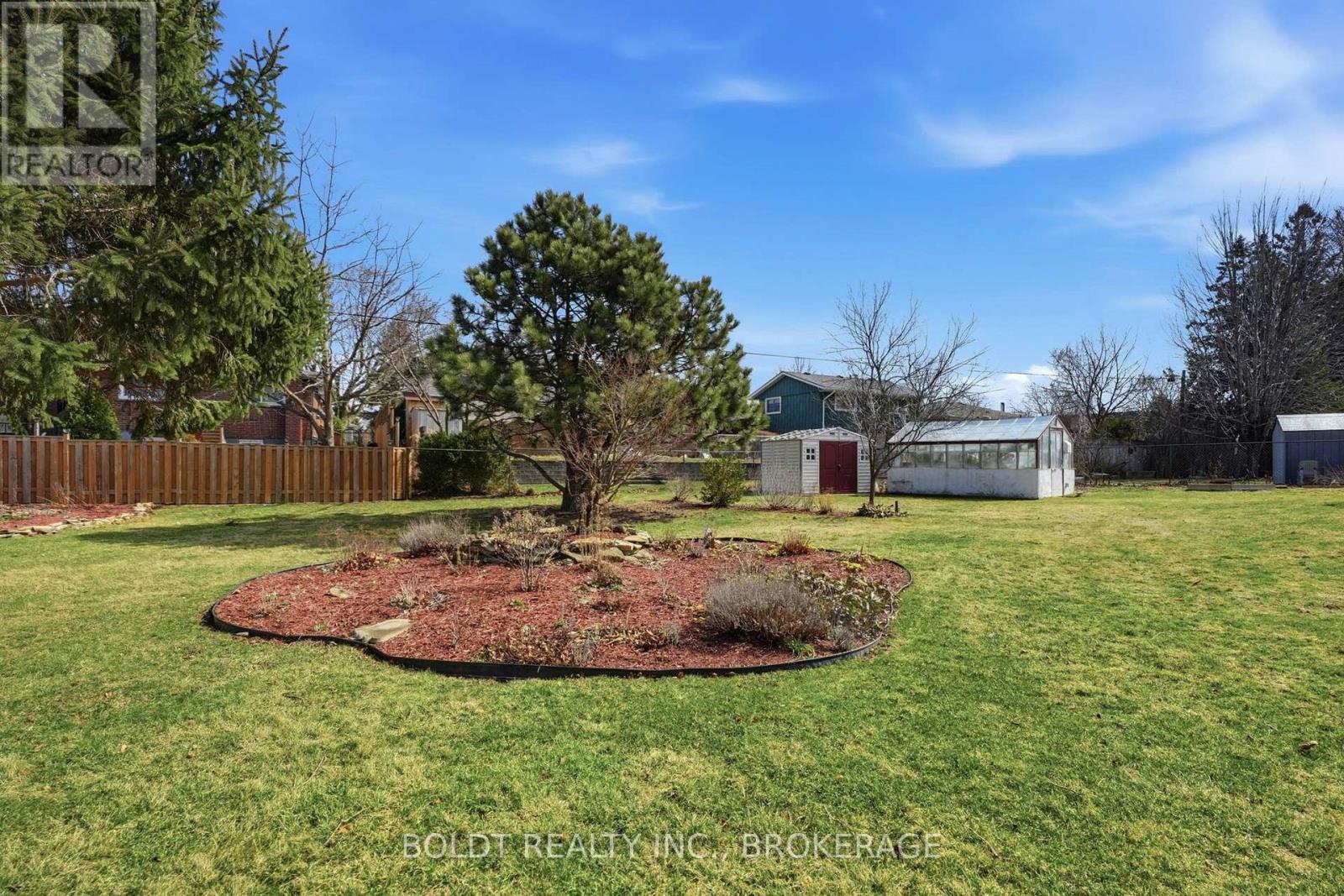 16 GRAMMAR AVENUE - 44