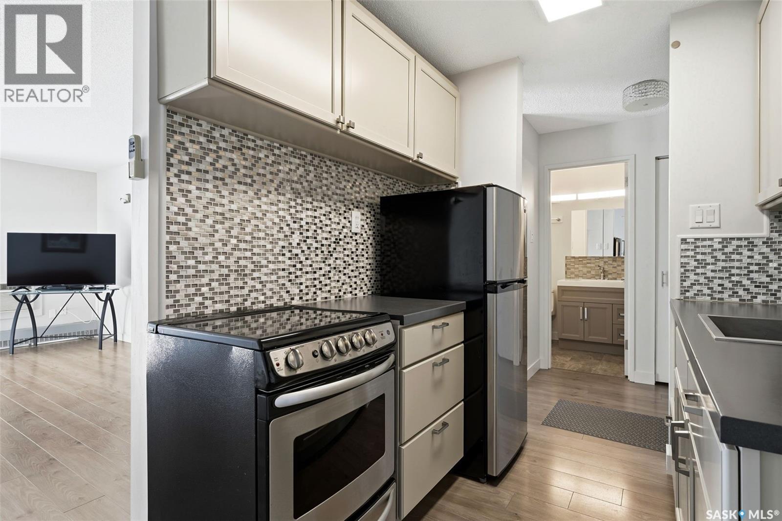 Single Family House High rise for Sale in   Rae STREET Regina 