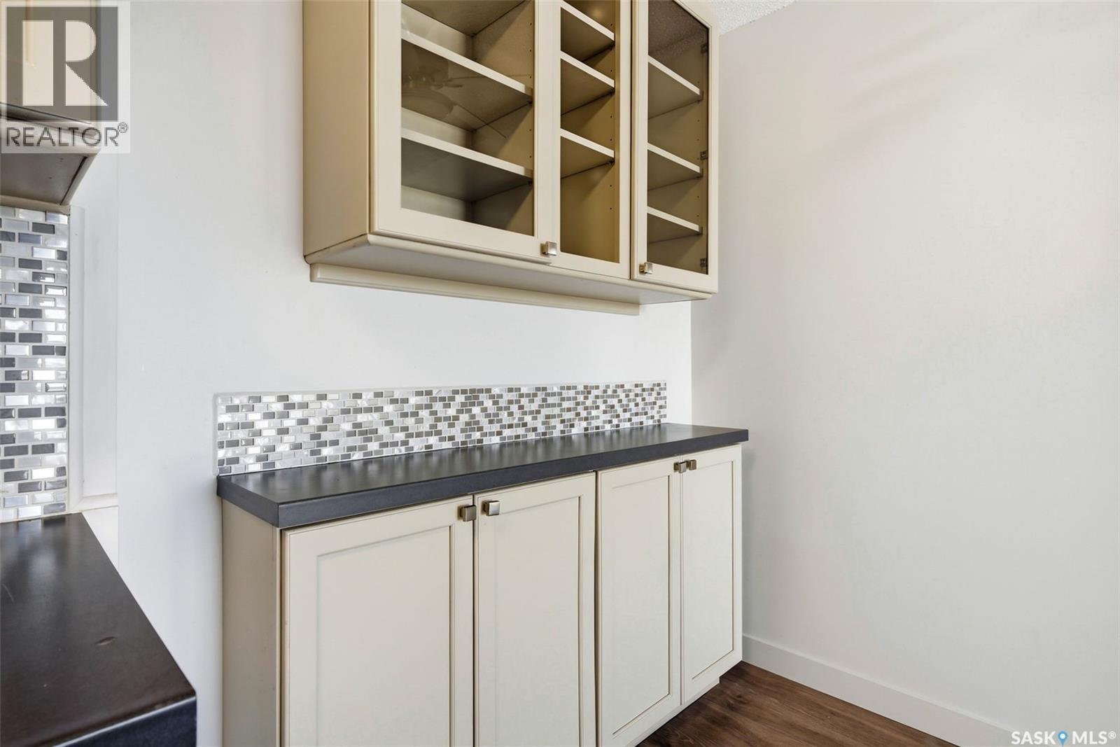 Single Family House High rise for Sale in   Rae STREET Regina 