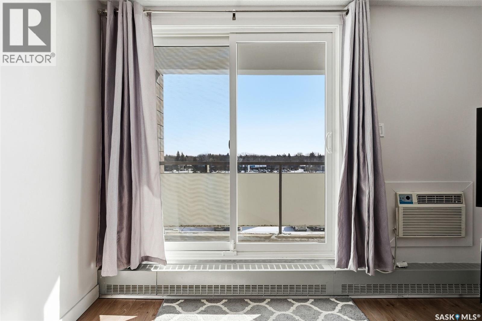 Single Family House High rise for Sale in   Rae STREET Regina 