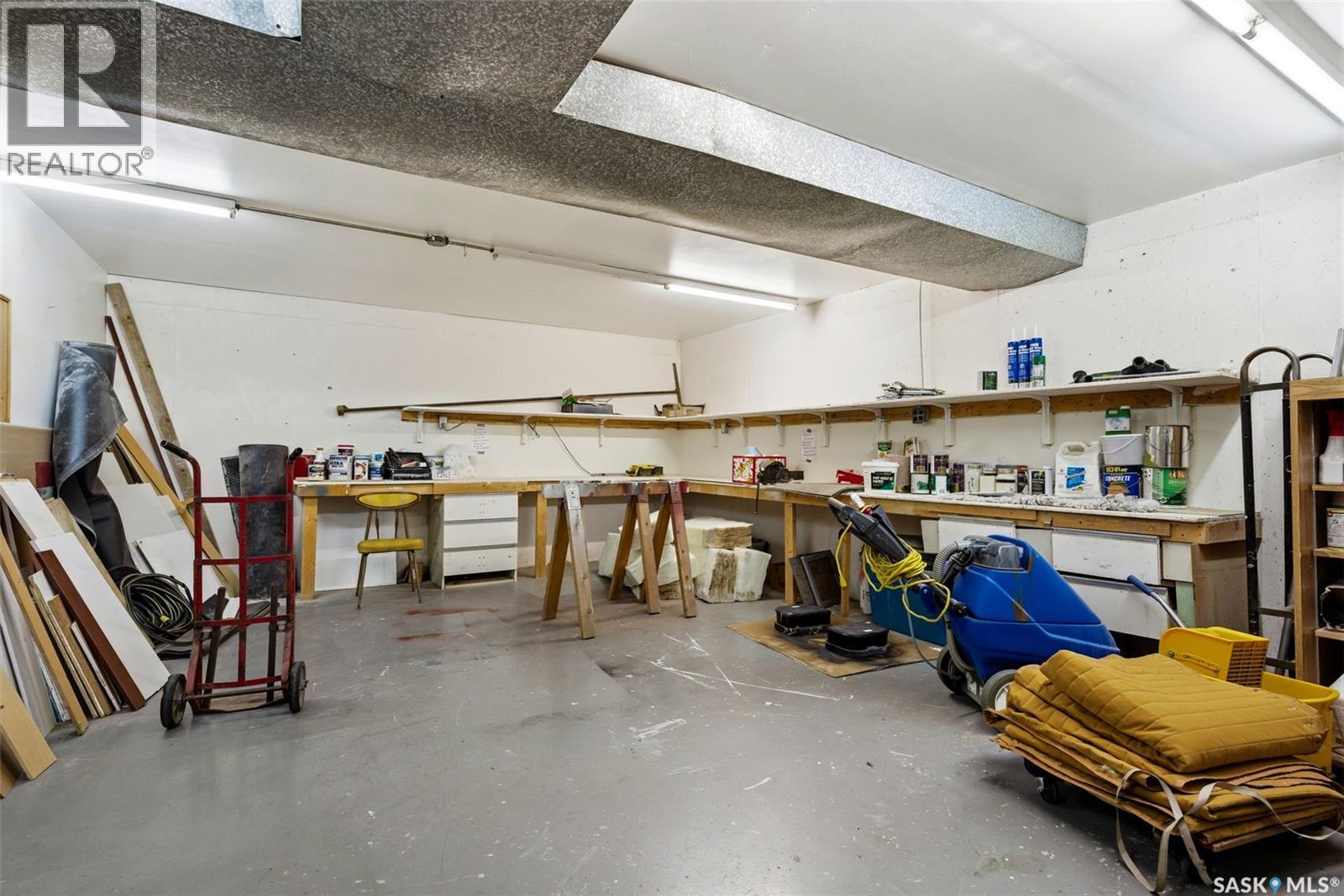 Single Family House High rise for Sale in   Rae STREET Regina 