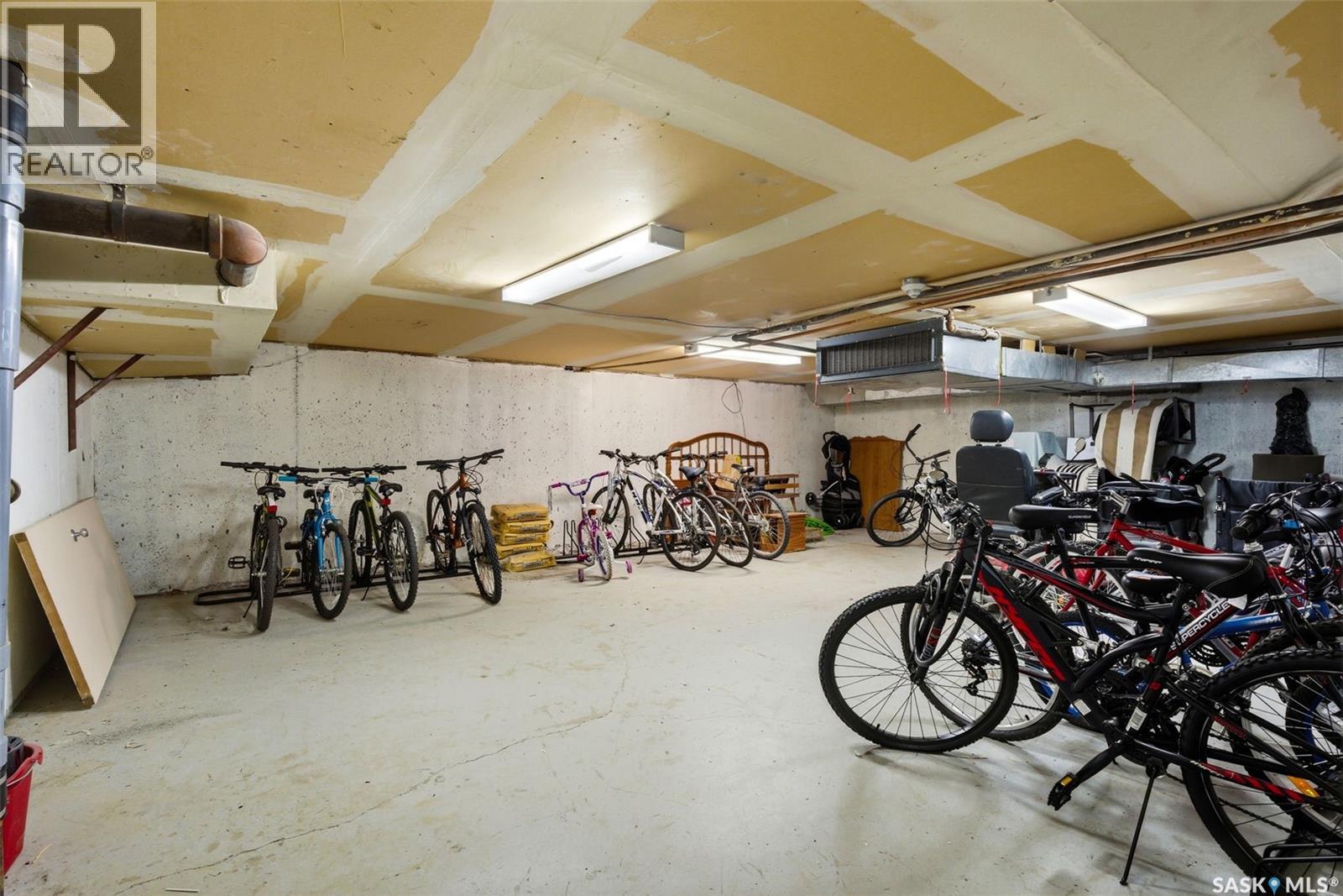 Single Family House High rise for Sale in   Rae STREET Regina 