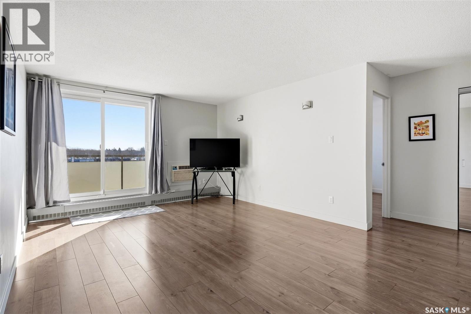 Single Family House High rise for Sale in   Rae STREET Regina 