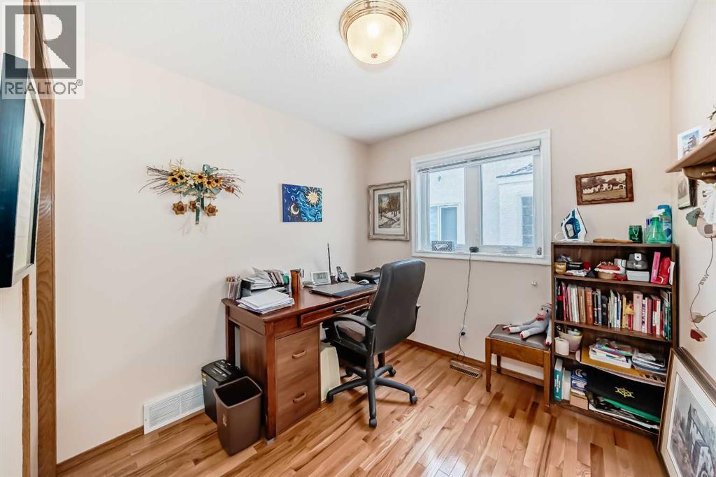 Single Family House for Sale in  Hawkmount Heights NW Hawkwood Calgary 