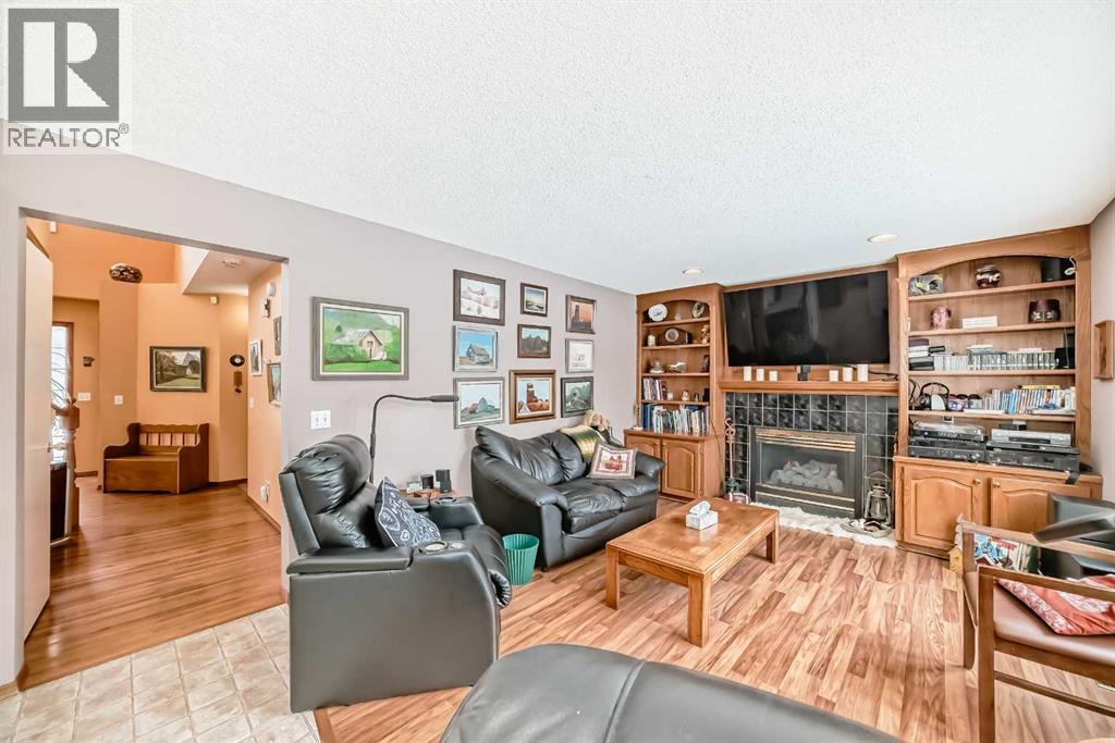 Single Family House for Sale in  Hawkmount Heights NW Hawkwood Calgary 