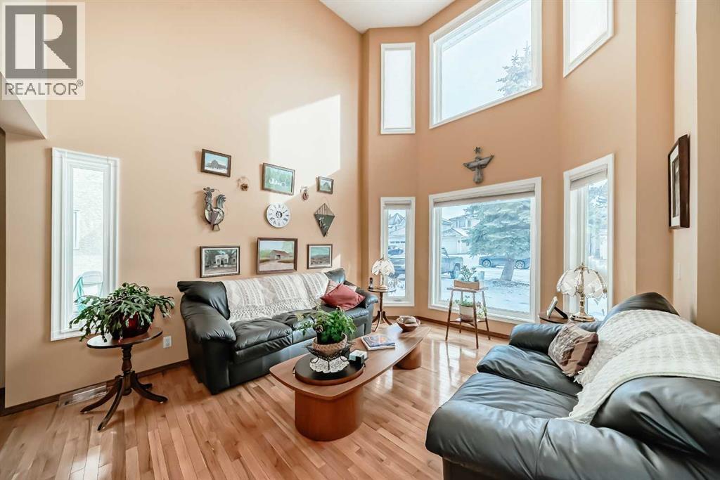 Single Family House for Sale in  Hawkmount Heights NW Hawkwood Calgary 