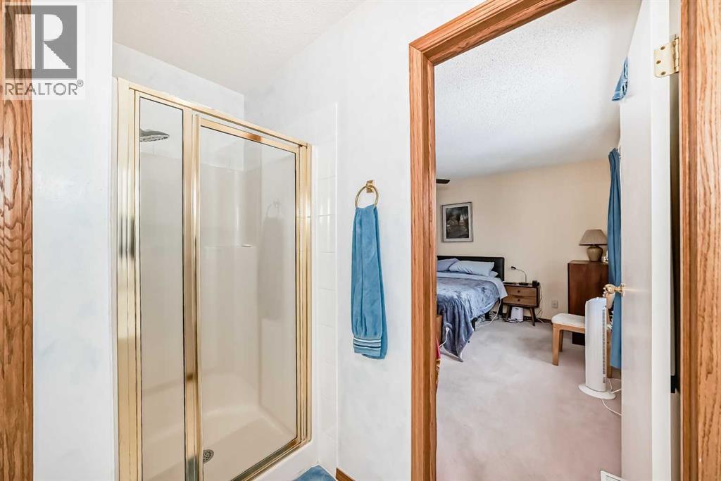 Single Family House for Sale in  Hawkmount Heights NW Hawkwood Calgary 