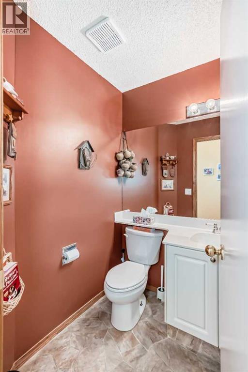 Single Family House for Sale in  Hawkmount Heights NW Hawkwood Calgary 