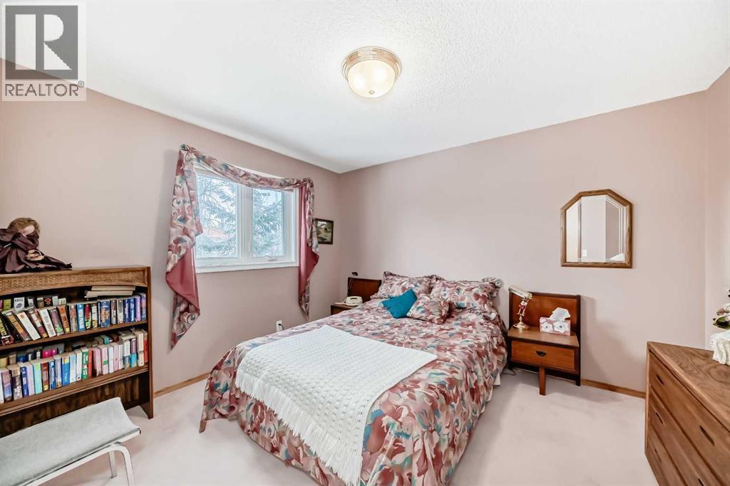 Single Family House for Sale in  Hawkmount Heights NW Hawkwood Calgary 