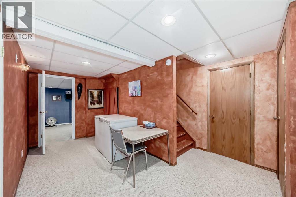 Single Family House for Sale in  Hawkmount Heights NW Hawkwood Calgary 