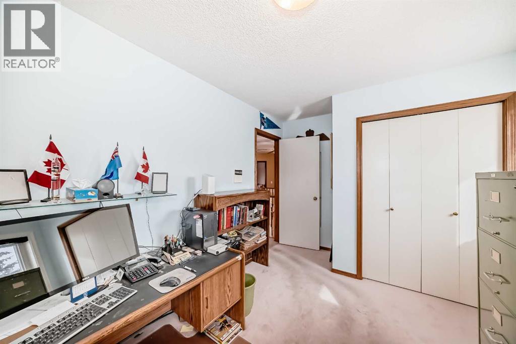 Single Family House for Sale in  Hawkmount Heights NW Hawkwood Calgary 