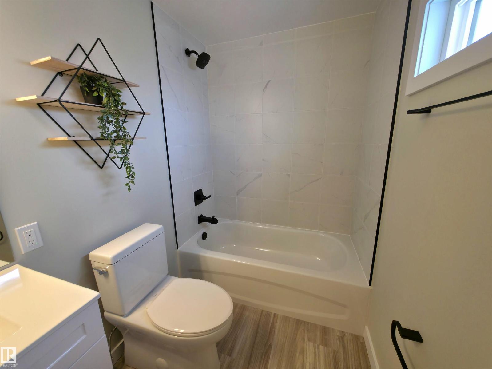 735 Parkland Brook, Rural Parkland County