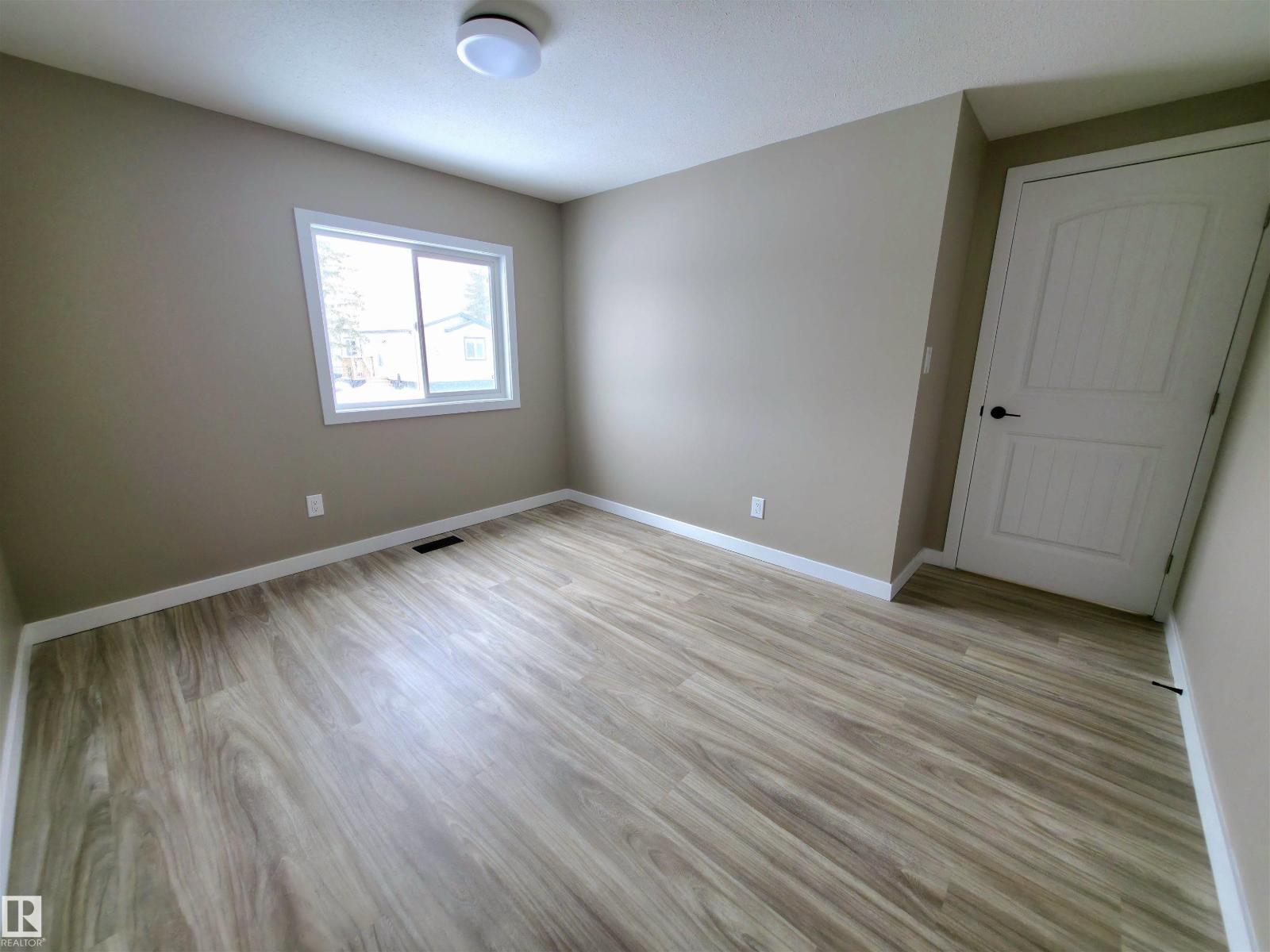 735 Parkland Brook, Rural Parkland County