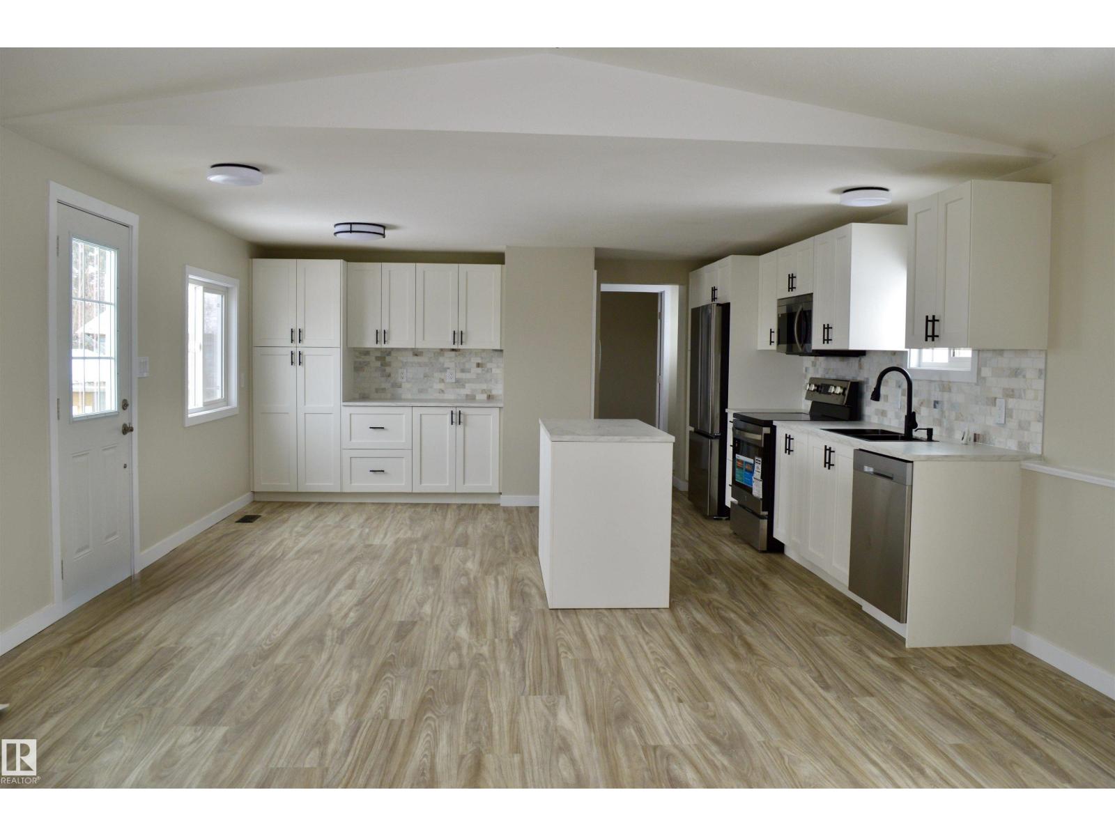 735 Parkland Brook, Rural Parkland County