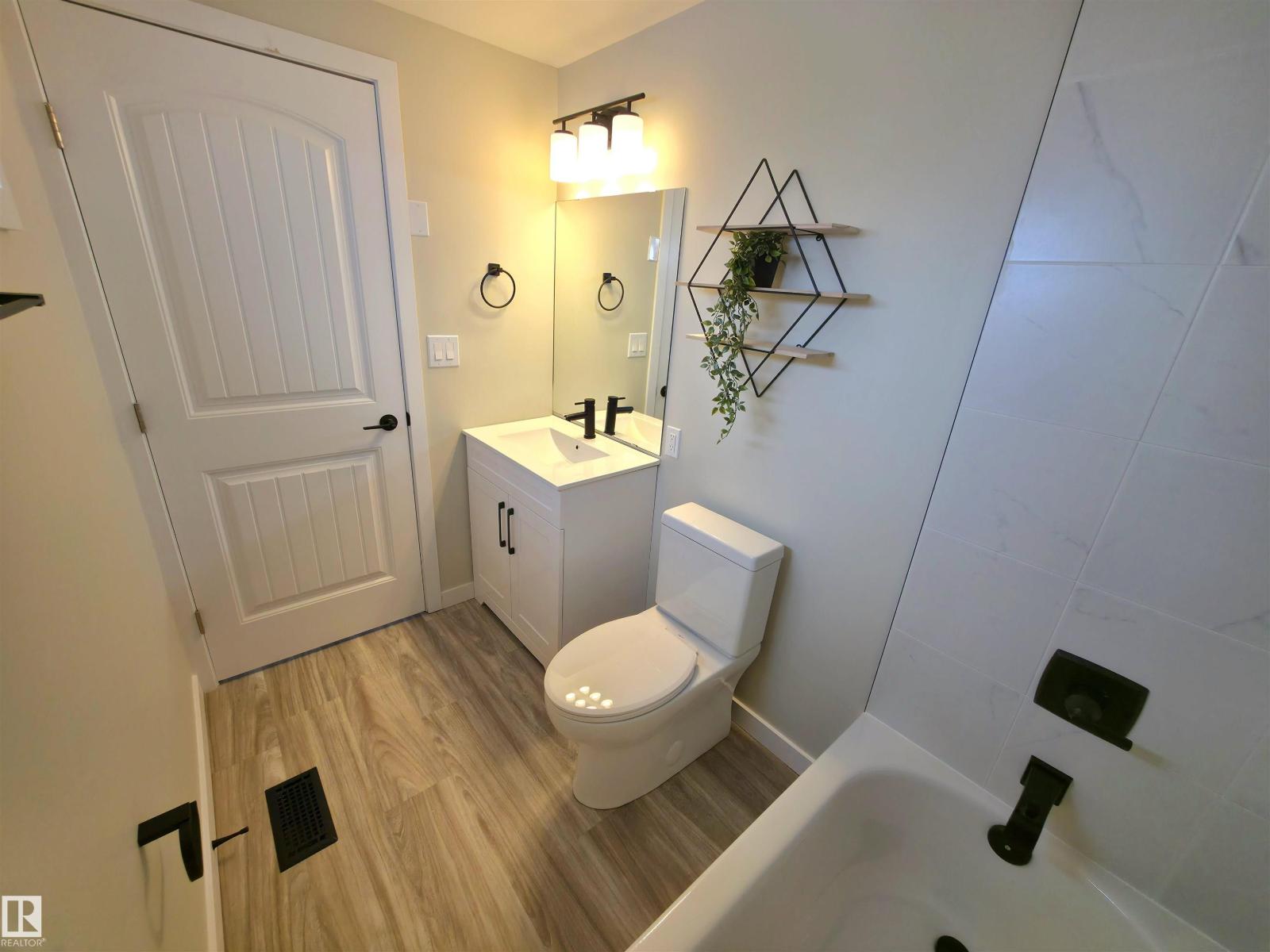 735 Parkland Brook, Rural Parkland County