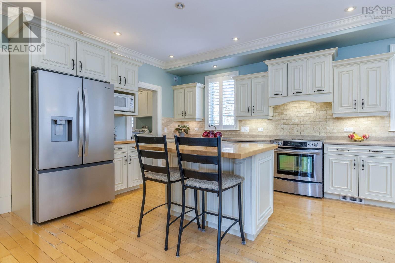 Property 10 of 49 of 93 Canterbury Lane