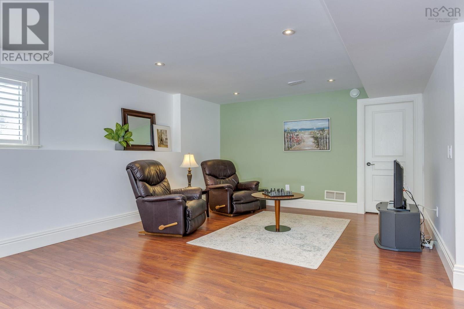 Property 35 of 49 of 93 Canterbury Lane