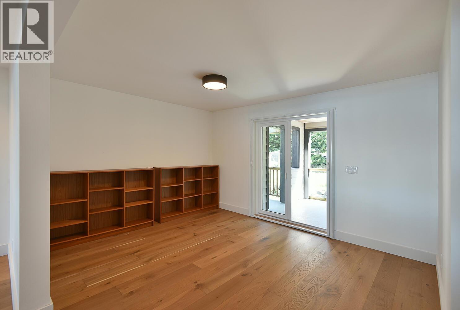 8429 REDROOFFS ROAD, Halfmoon Bay