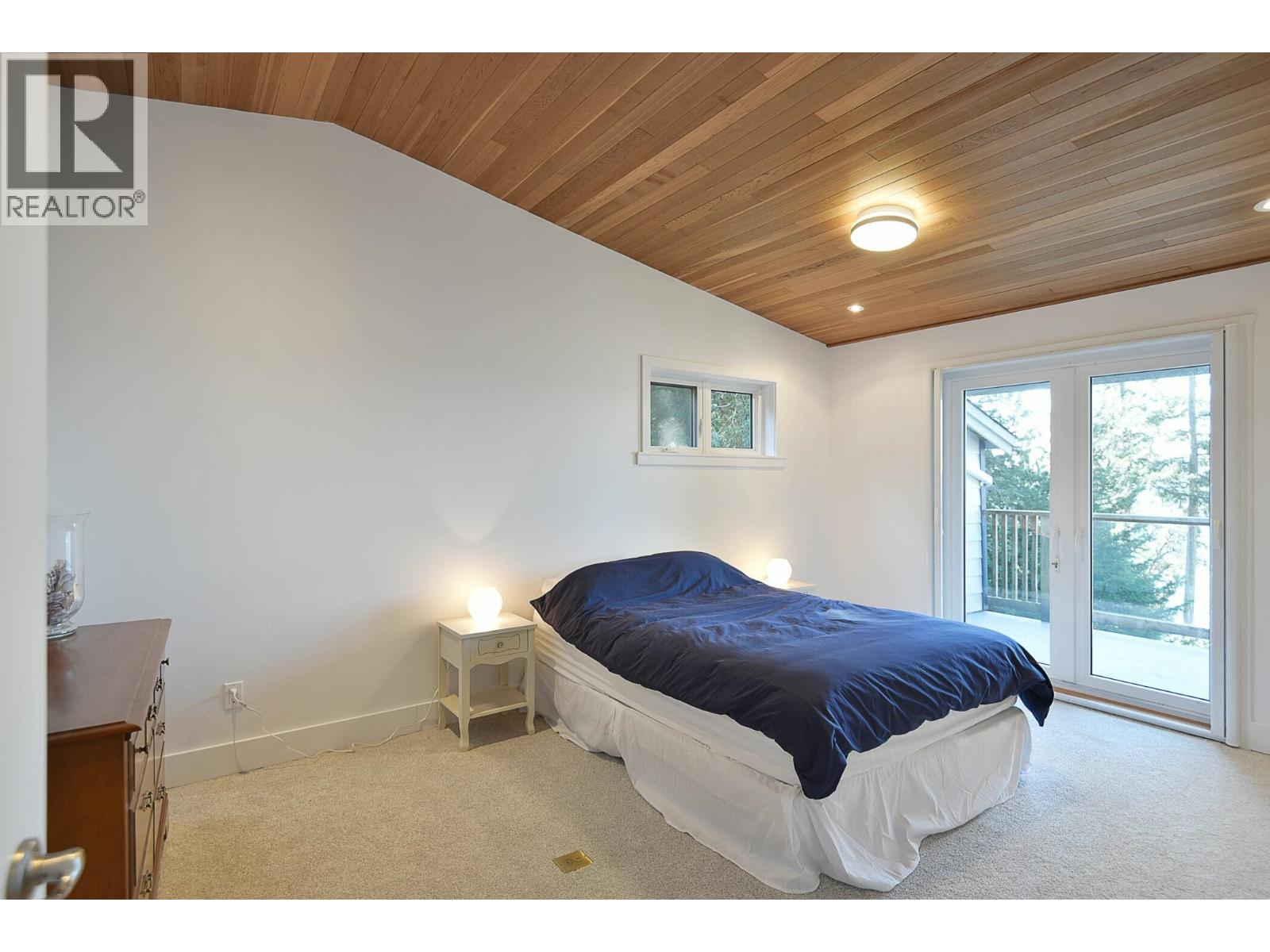 8429 REDROOFFS ROAD, Halfmoon Bay