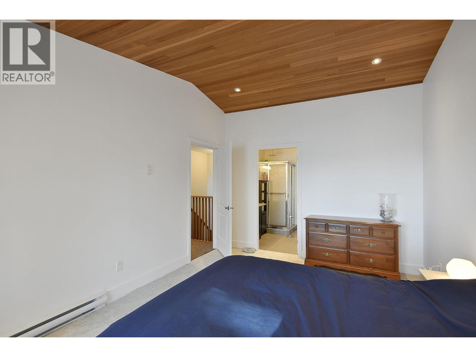 8429 REDROOFFS ROAD, Halfmoon Bay