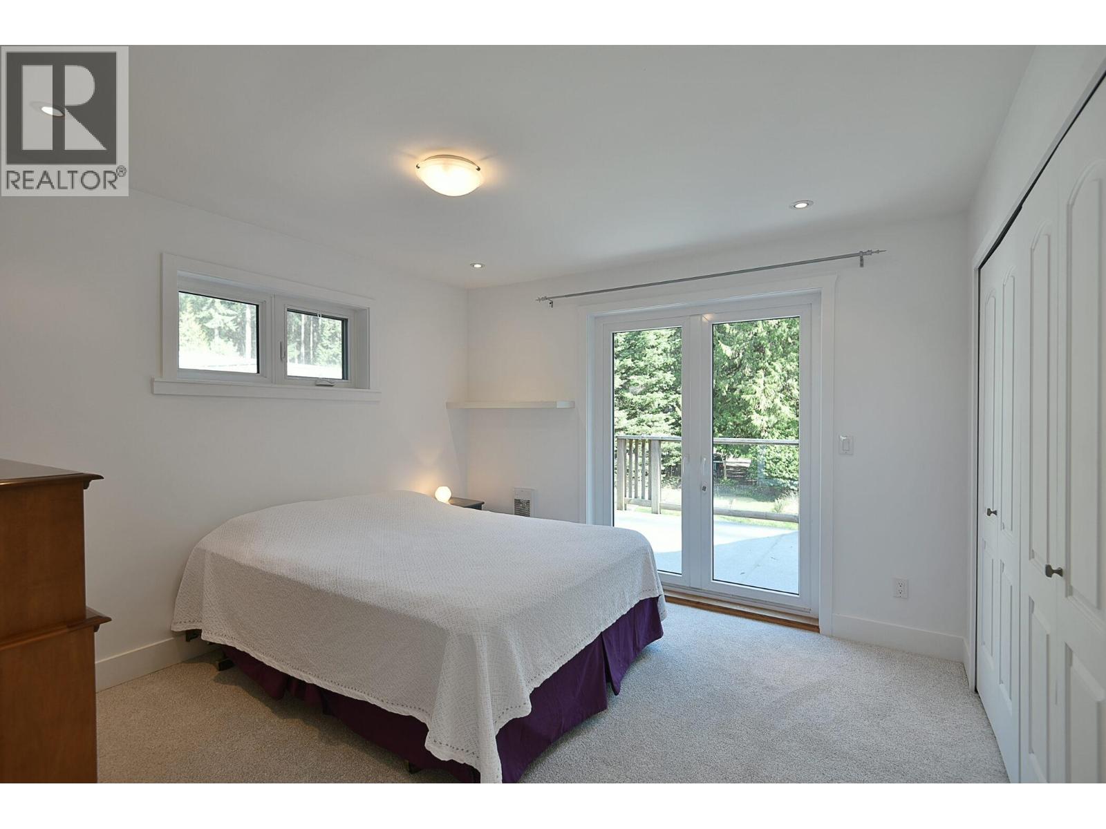 8429 REDROOFFS ROAD, Halfmoon Bay