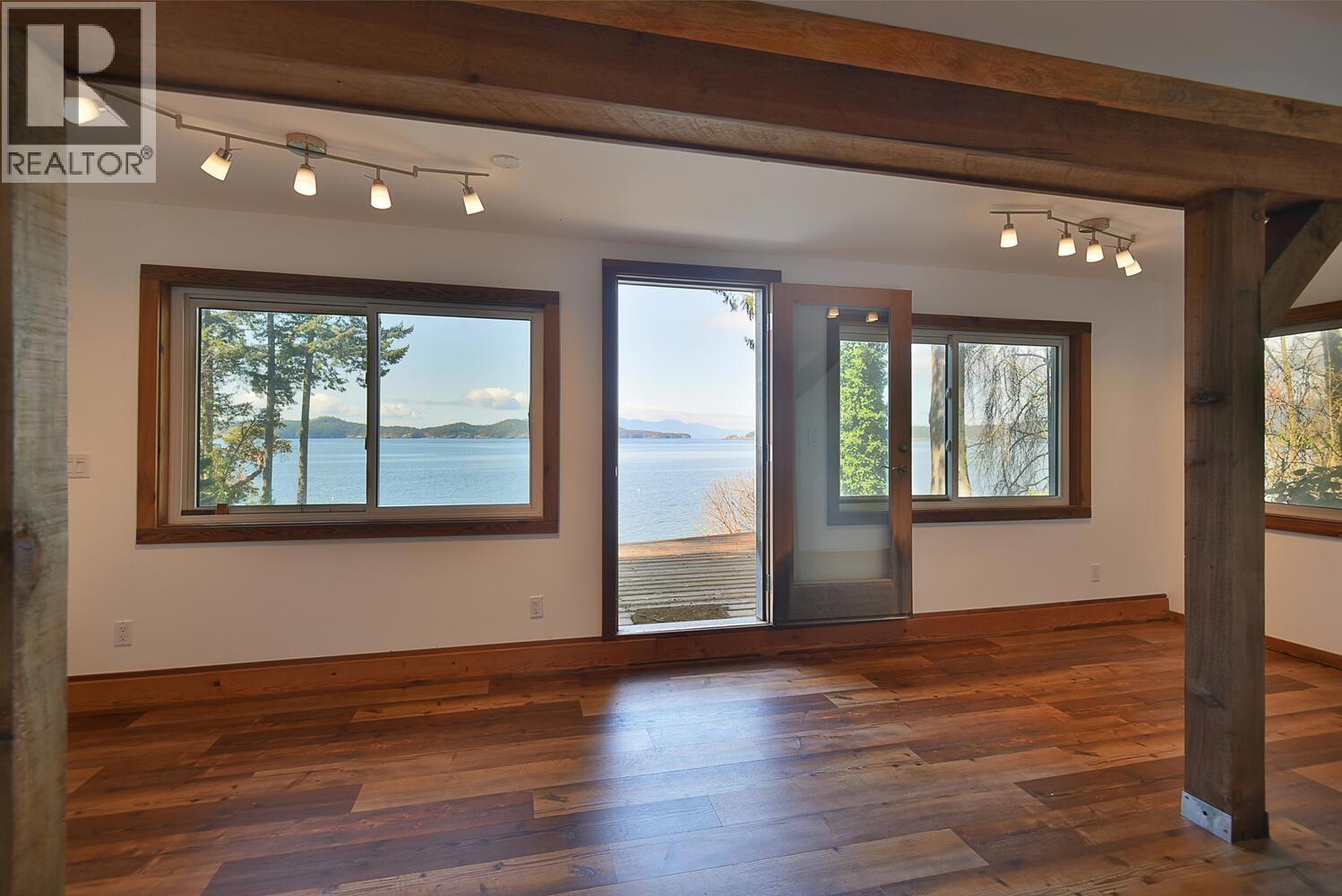 8429 REDROOFFS ROAD, Halfmoon Bay