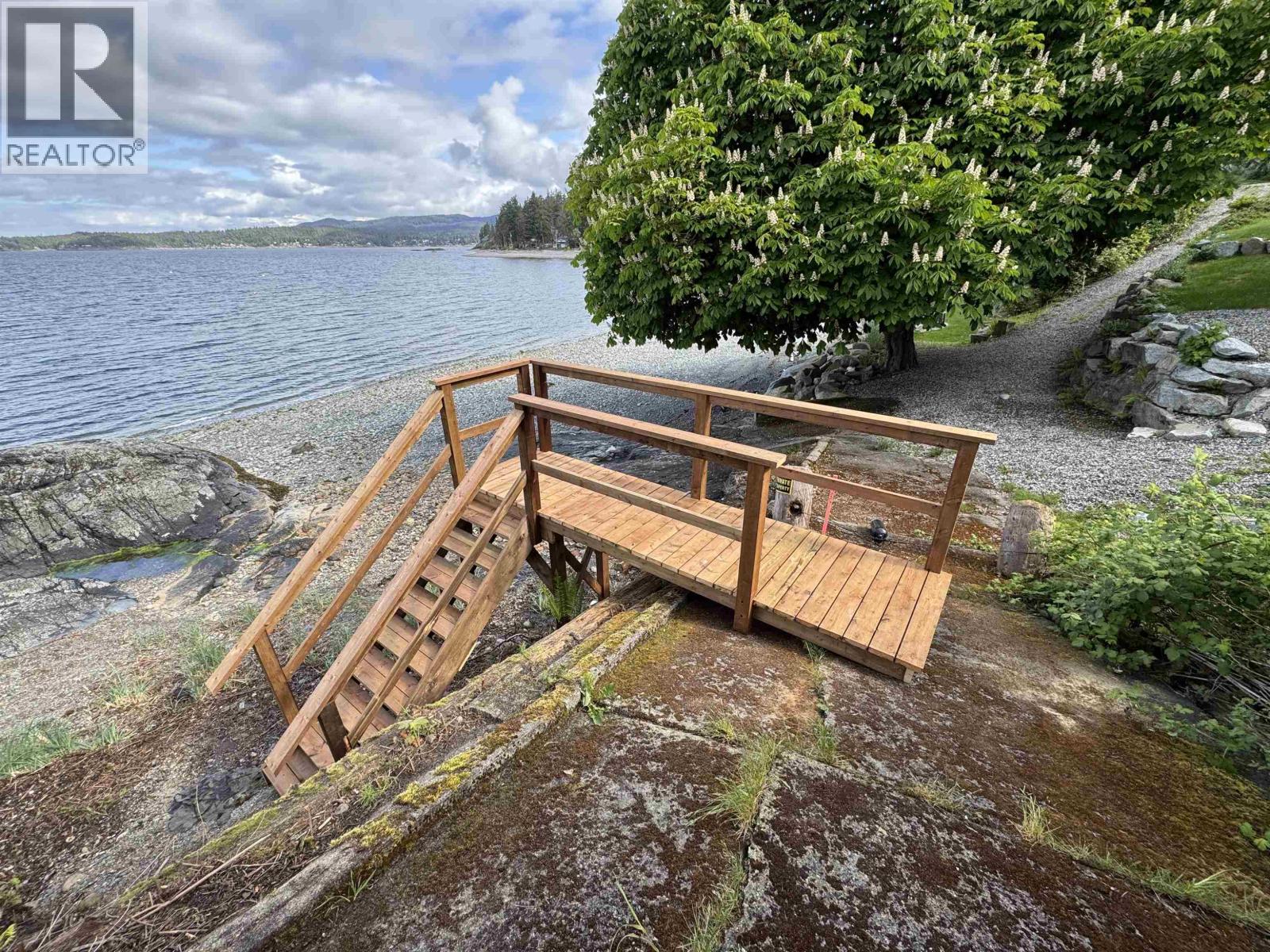 8429 REDROOFFS ROAD, Halfmoon Bay