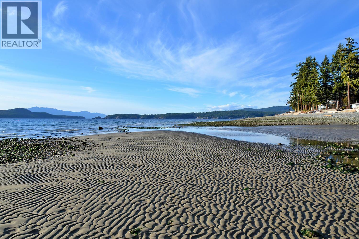 8429 REDROOFFS ROAD, Halfmoon Bay