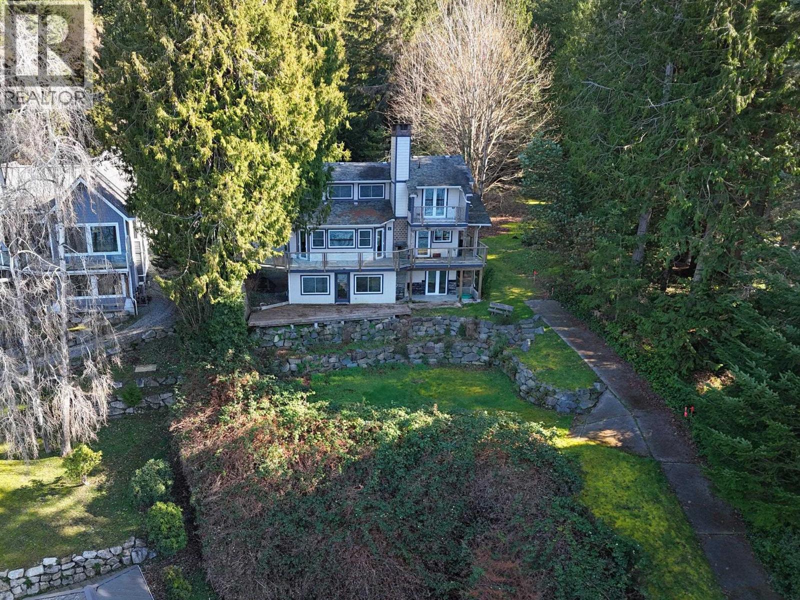 8429 REDROOFFS ROAD, Halfmoon Bay