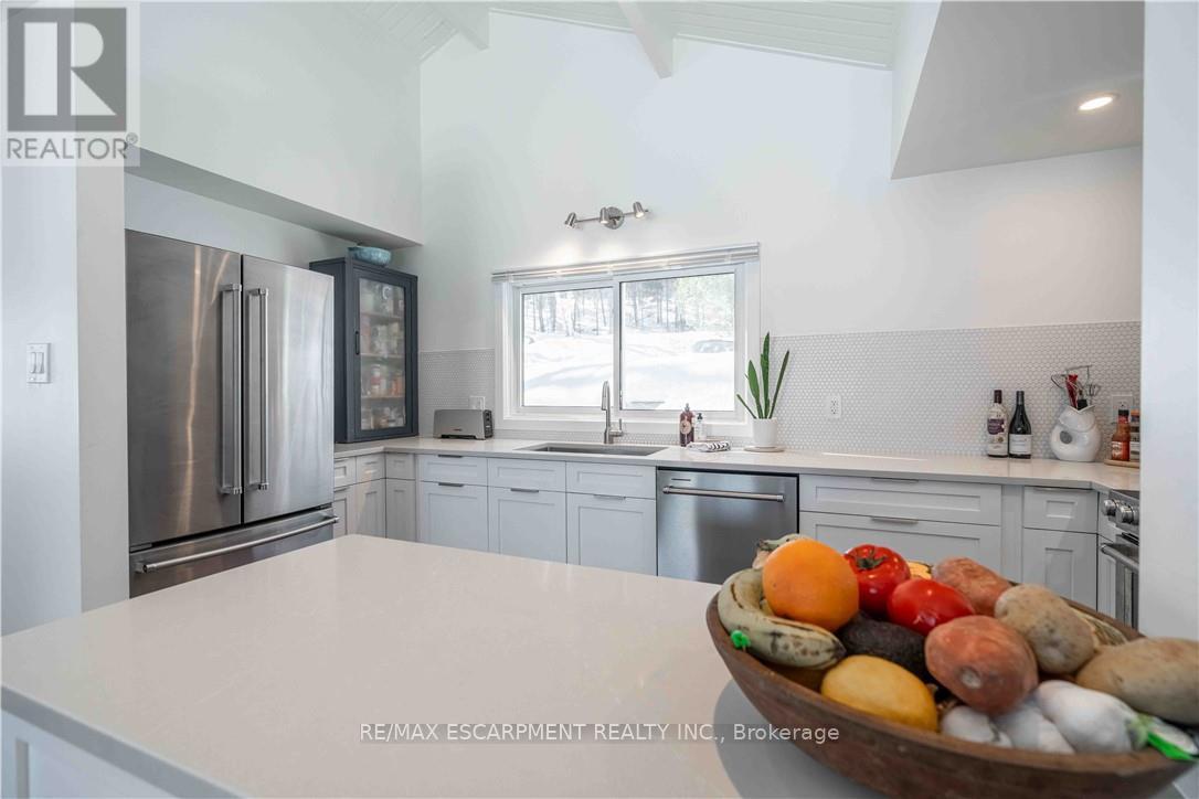 1056 INAWENDAWIN ROAD - 16