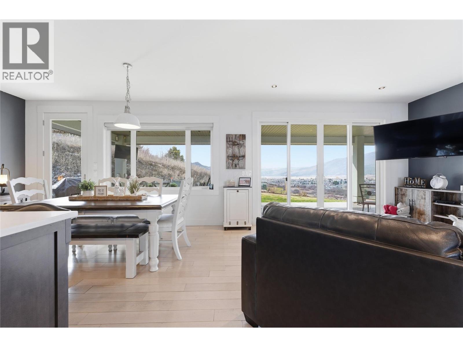 463 Golfview Place, Spallumcheen