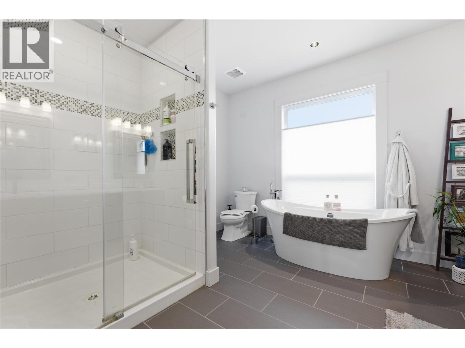 463 Golfview Place, Spallumcheen