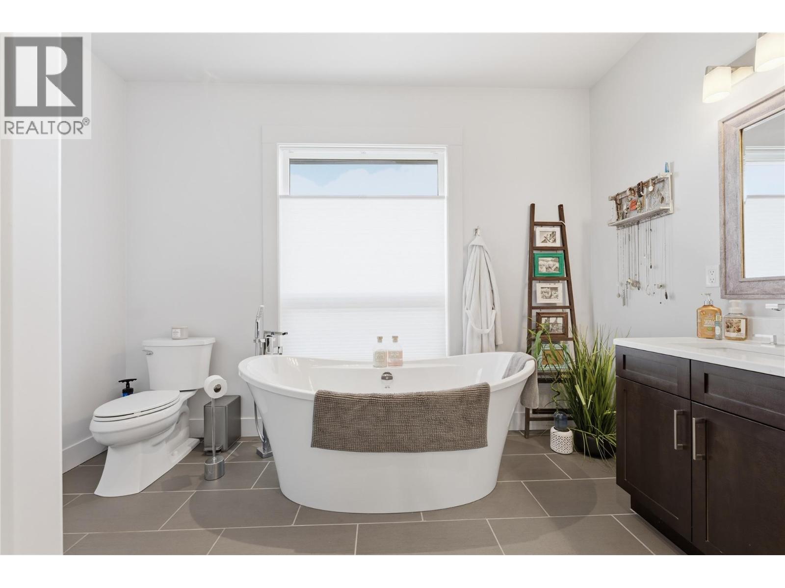 463 Golfview Place, Spallumcheen