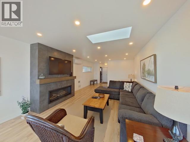 A, B, C-6848 COURTENAY STREET, Powell River