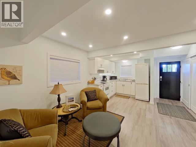 A, B, C-6848 COURTENAY STREET, Powell River