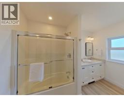 A, B, C-6848 Courtenay Street, Powell River, BC V8A1X2 Photo 32