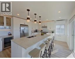 Kitchen - A, B, C-6848 Courtenay Street, Powell River, BC V8A1X2 Photo 8
