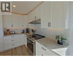 Kitchen - A, B, C-6848 Courtenay Street, Powell River, BC V8A1X2 Photo 9
