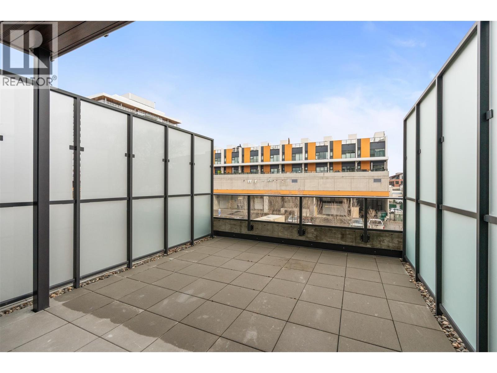 #204 3051 Abbott Street - 19