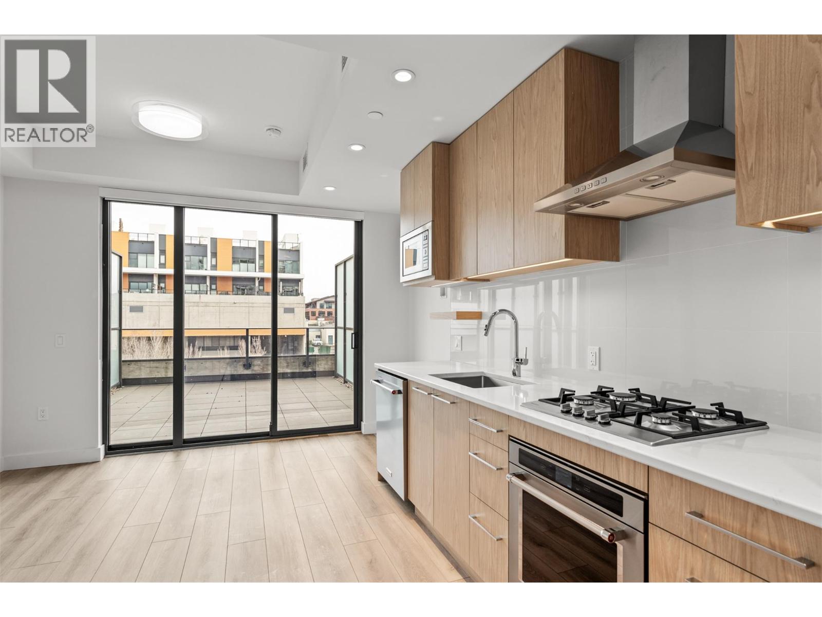 #204 3051 Abbott Street - 9
