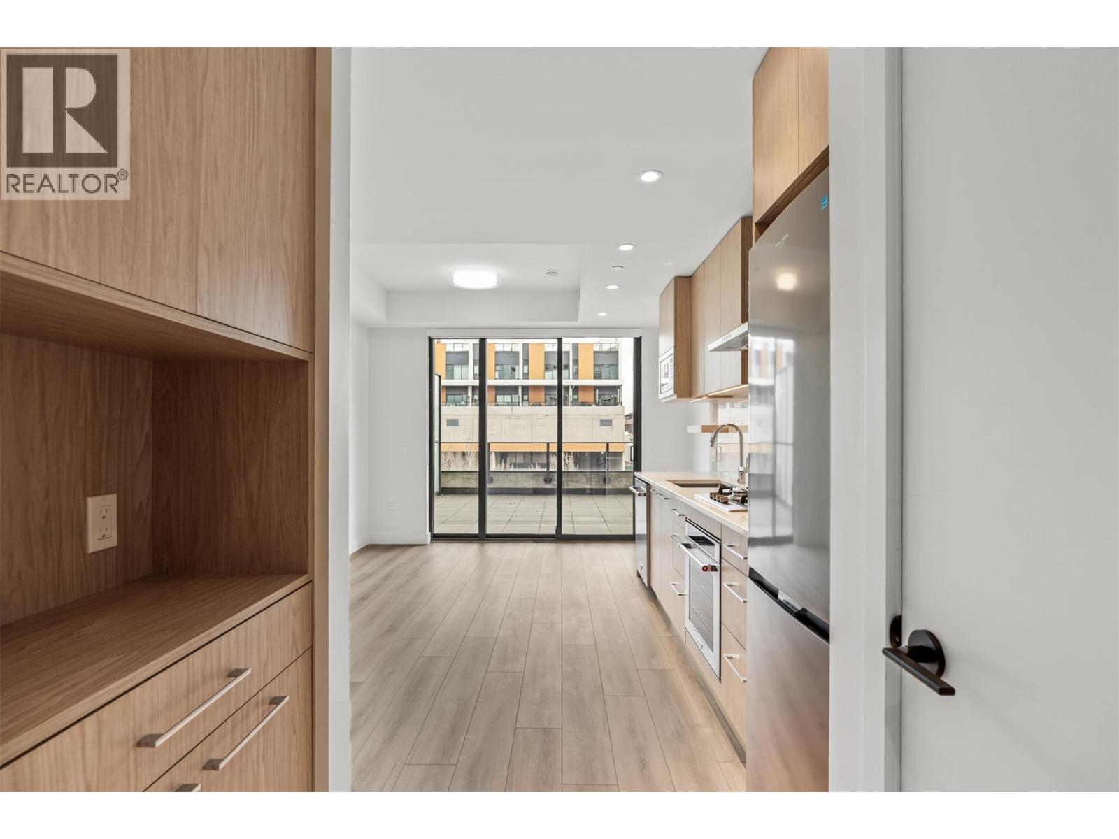 #204 3051 Abbott Street - 6