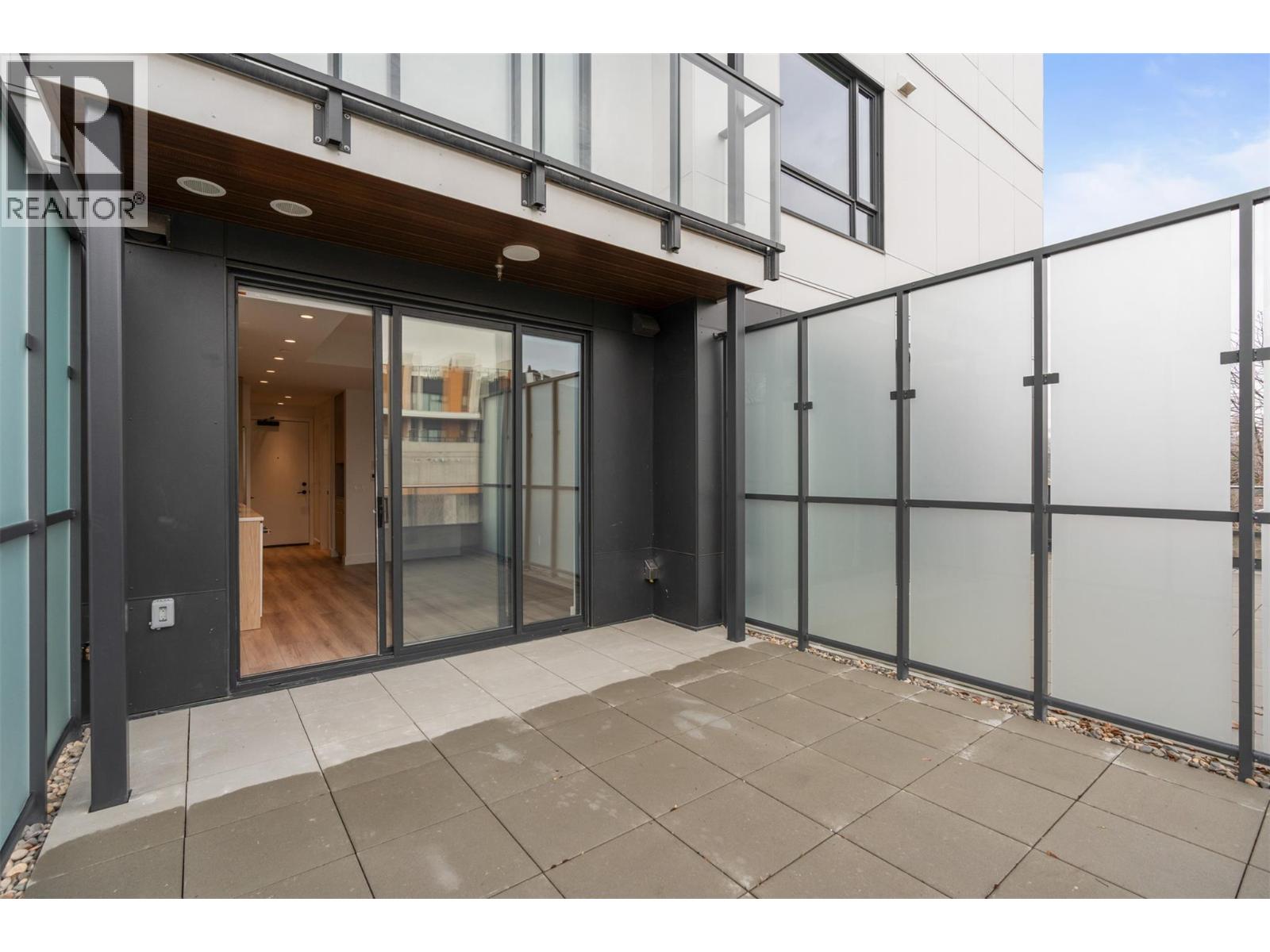 #204 3051 Abbott Street - 22