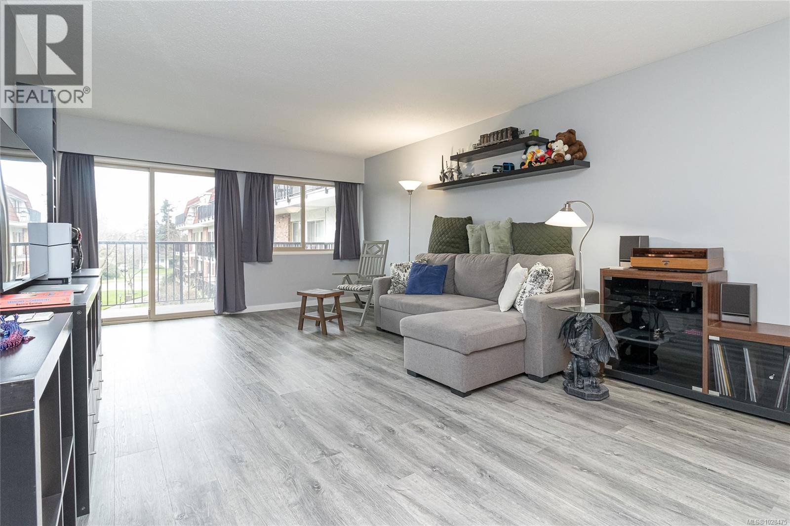 #208 1680 Poplar Ave - 4