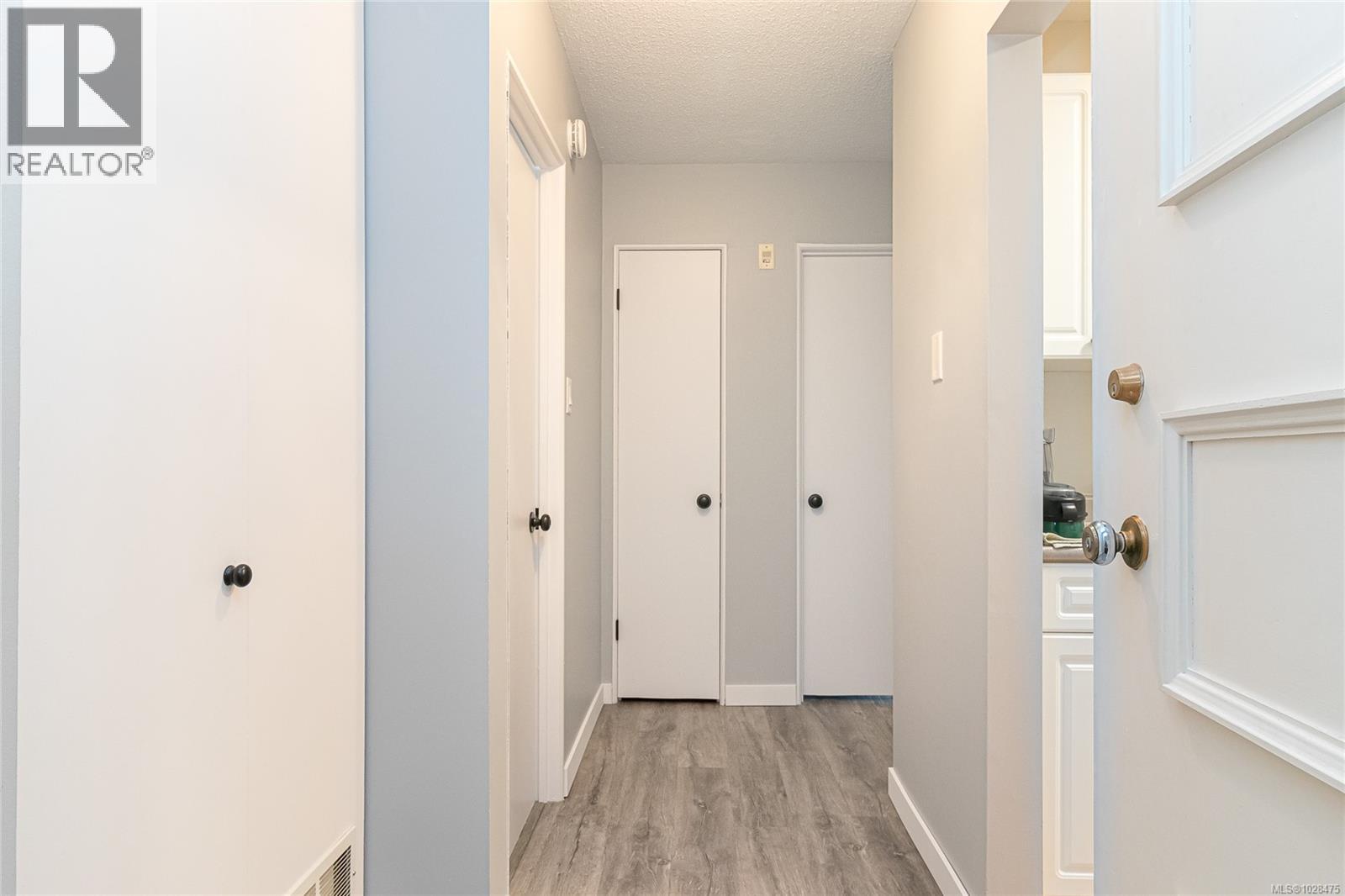 #208 1680 POPLAR AVE - 12