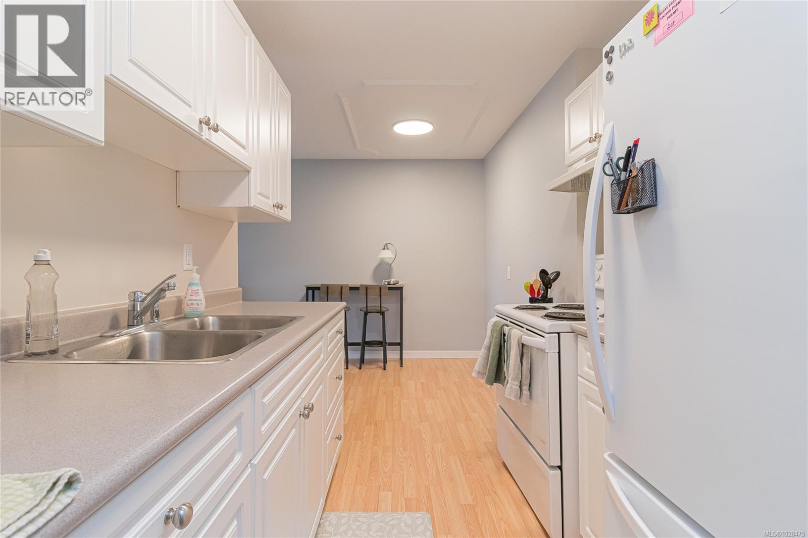 #208 1680 Poplar Ave - 6