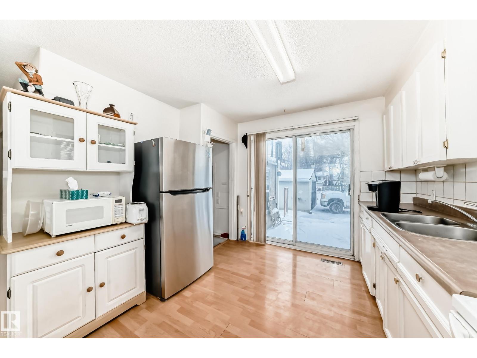 15515 92A AV NW, Edmonton