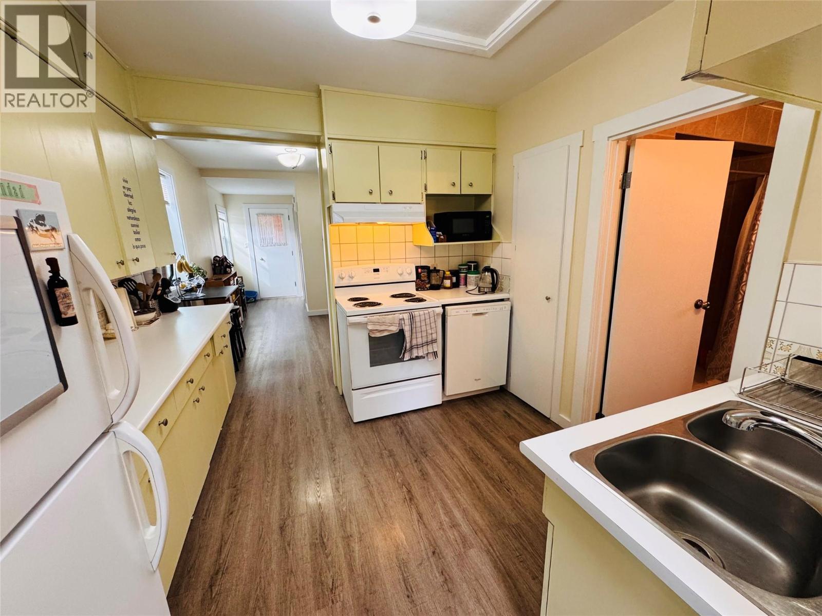 904 KETTLE RIVER Drive, Grand Forks