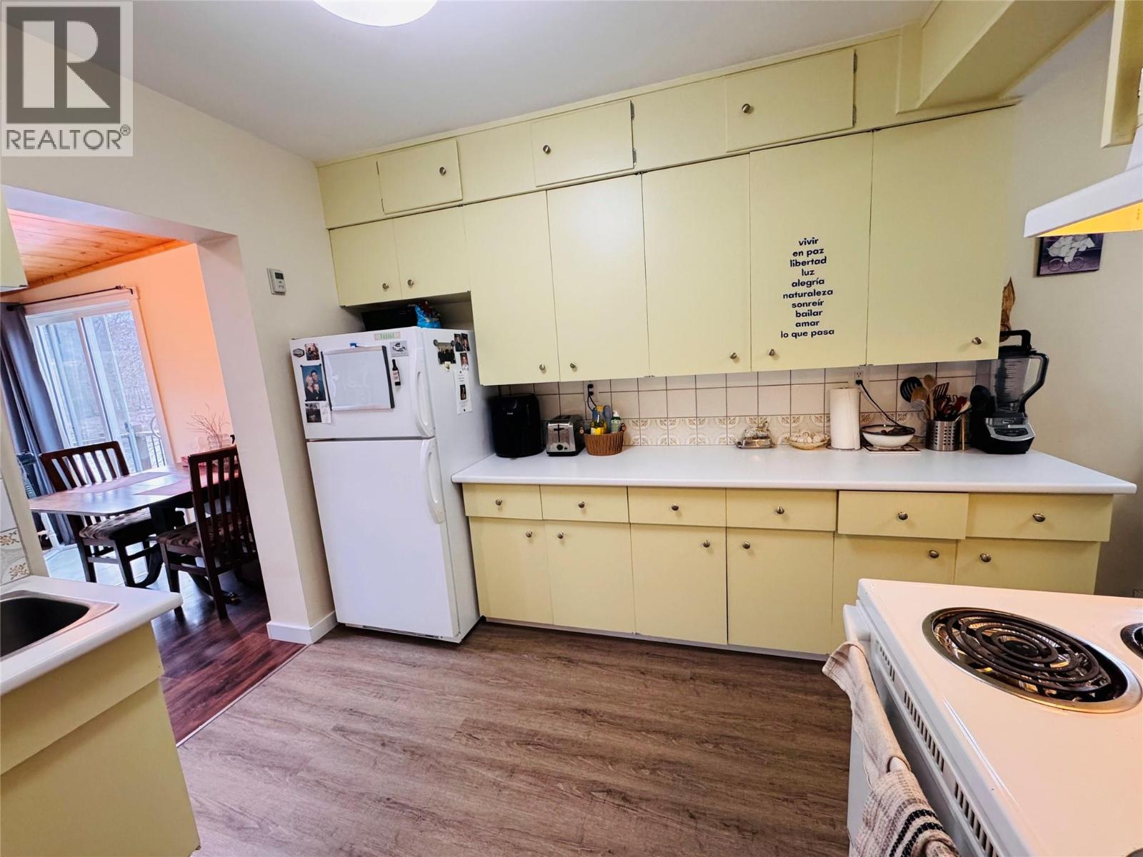 904 KETTLE RIVER Drive, Grand Forks