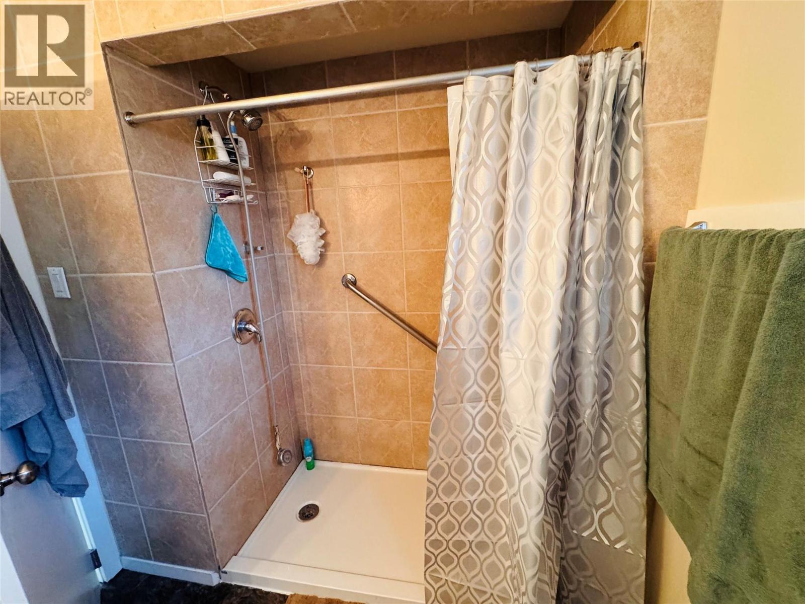 904 KETTLE RIVER Drive, Grand Forks