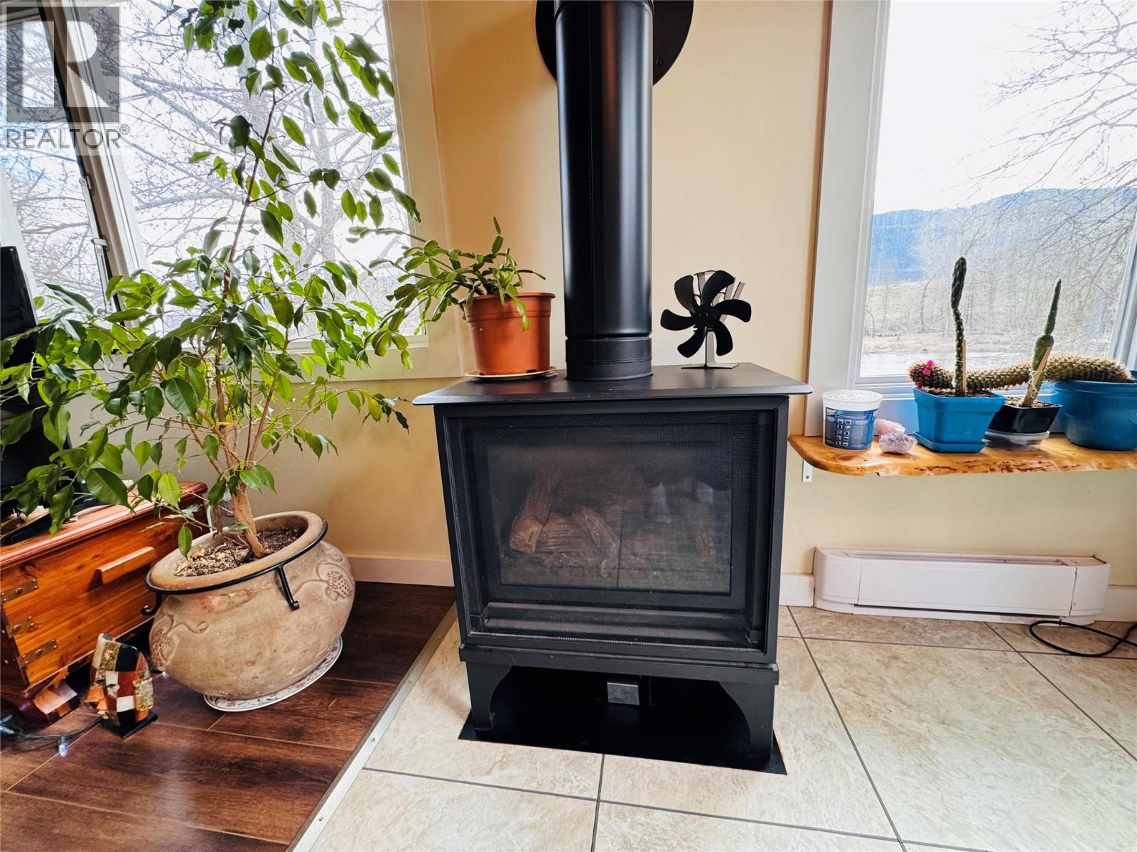 904 KETTLE RIVER Drive, Grand Forks